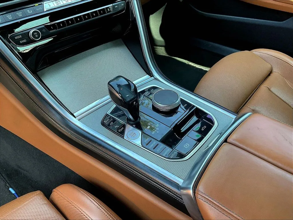 BMW 8 Series photo 15