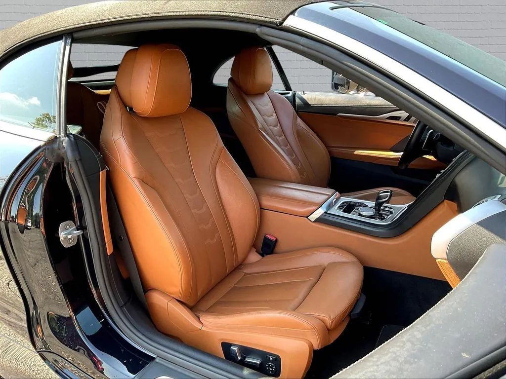 BMW 8 Series photo 23