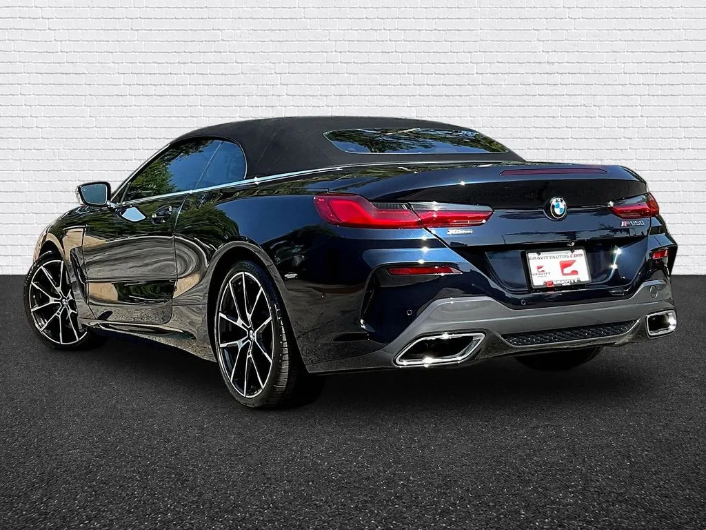 BMW 8 Series photo 4