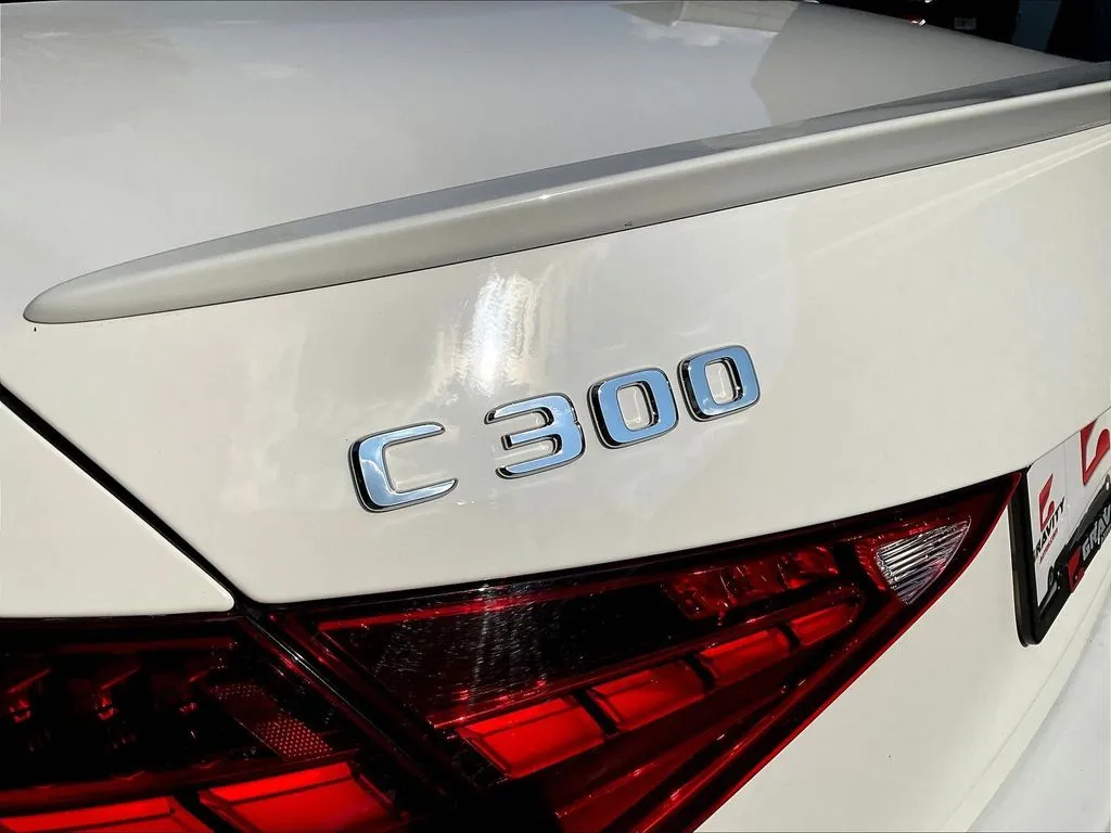 Mercedes-Benz C-Class photo 18