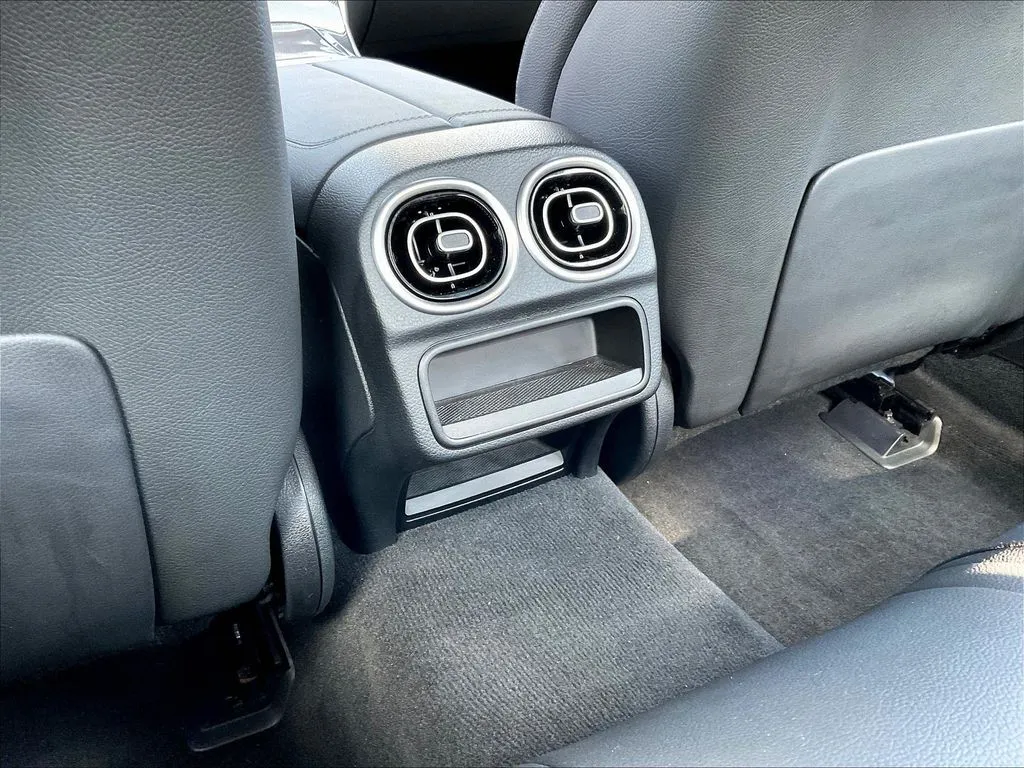 Mercedes-Benz C-Class photo 10
