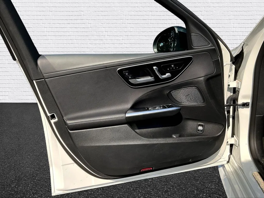 Mercedes-Benz C-Class photo 14