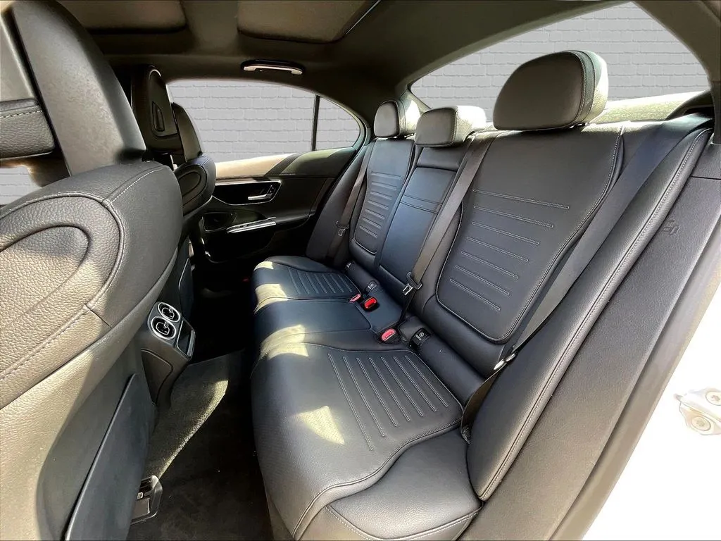 Mercedes-Benz C-Class photo 16