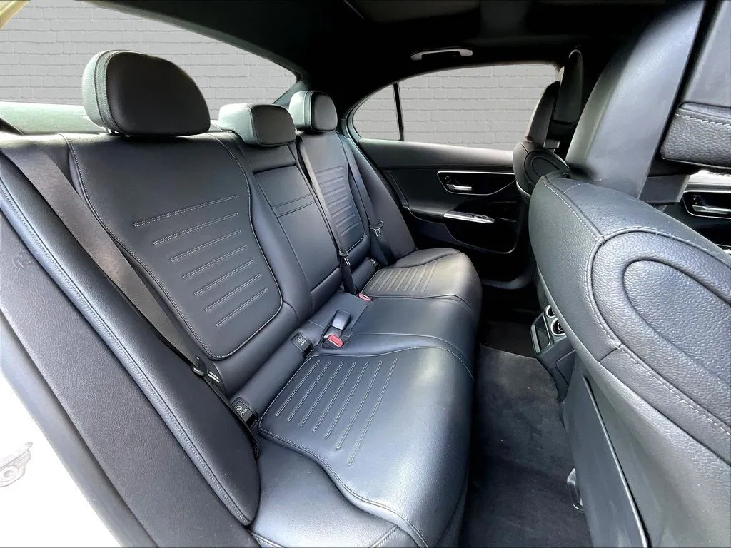 Mercedes-Benz C-Class photo 19