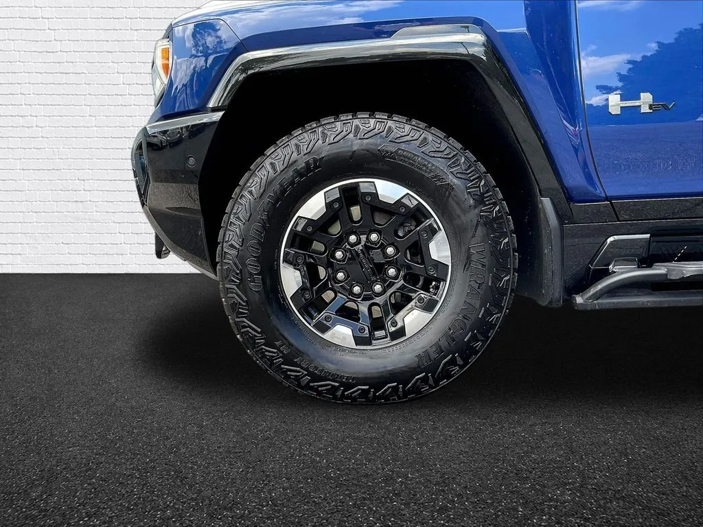 GMC Hummer EV SUV photo 28