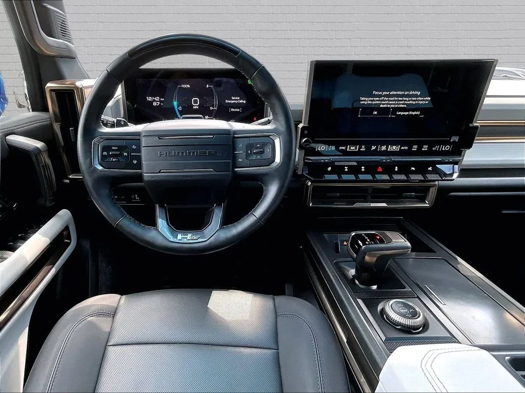 GMC Hummer EV SUV photo 8
