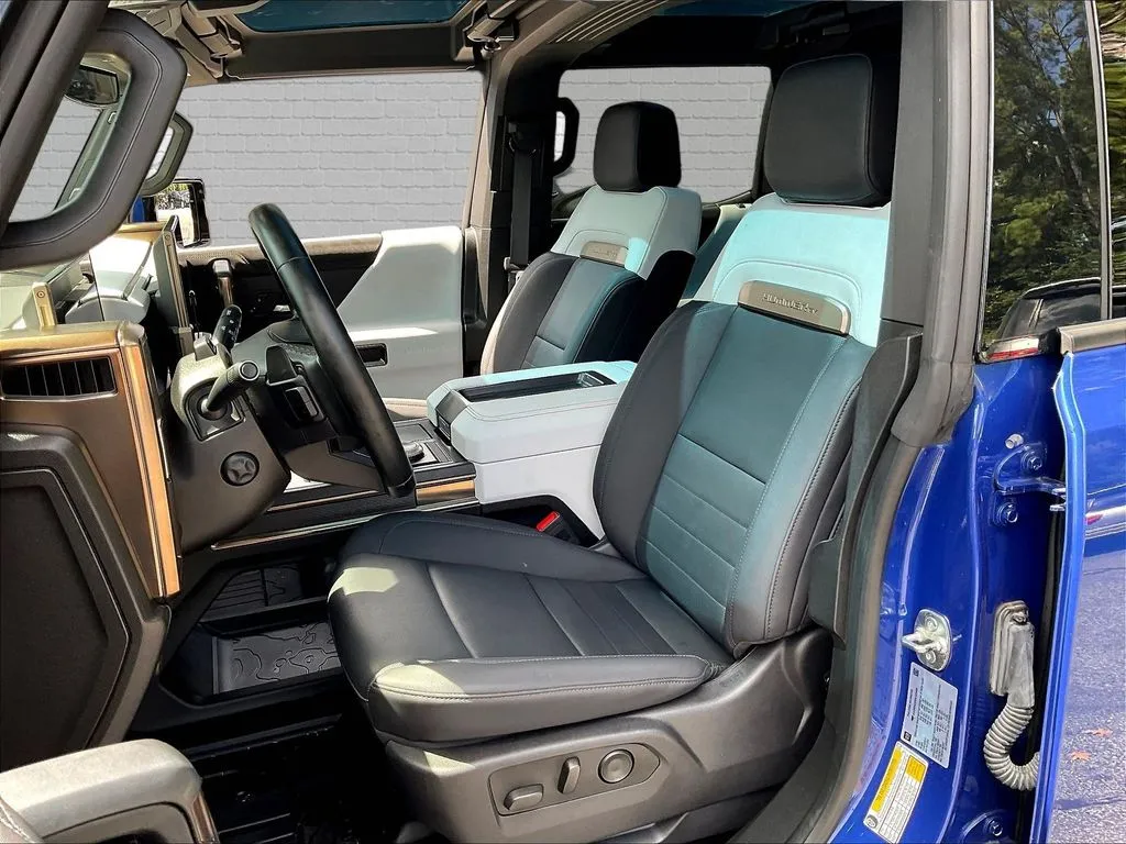 GMC Hummer EV SUV photo 18