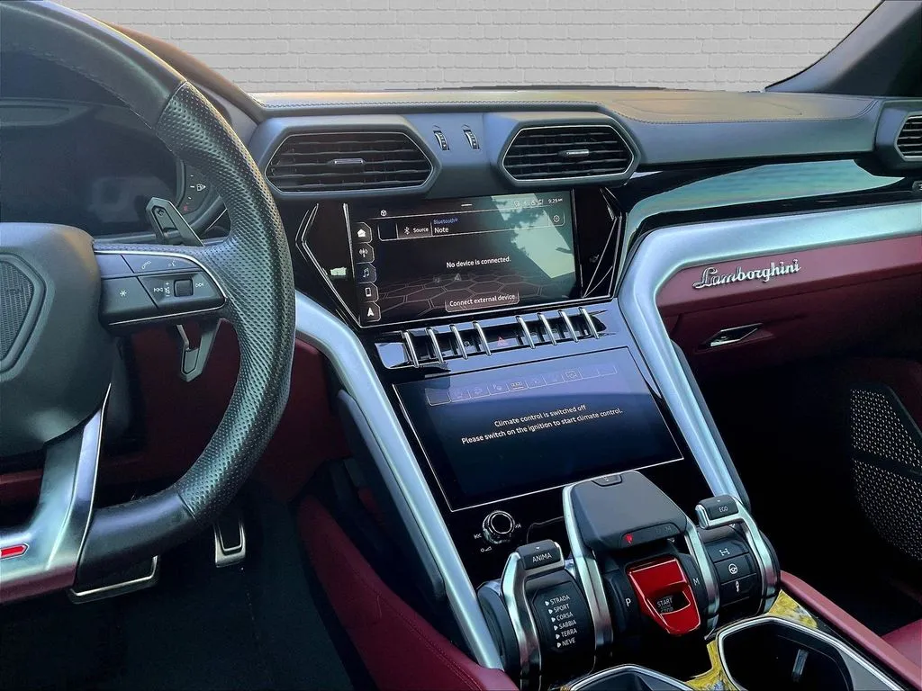 Lamborghini Urus photo 9