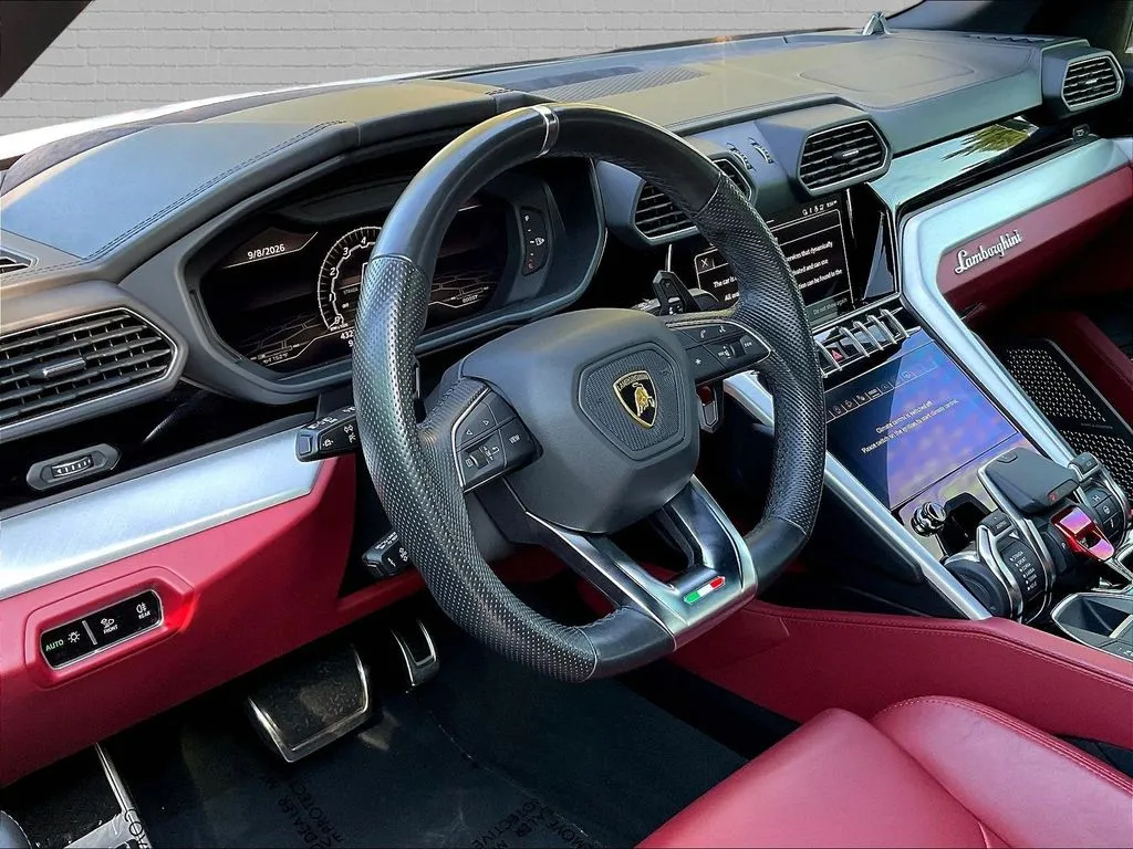 Lamborghini Urus photo 15