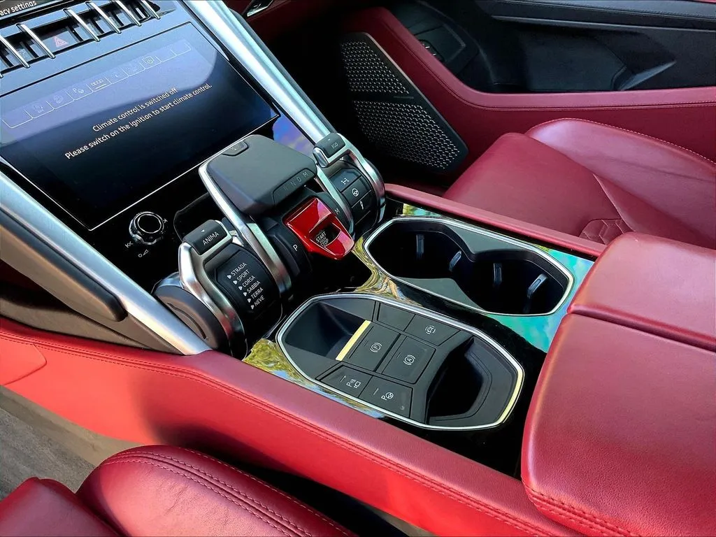 Lamborghini Urus photo 16