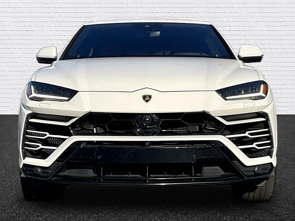 Lamborghini Urus photo 2