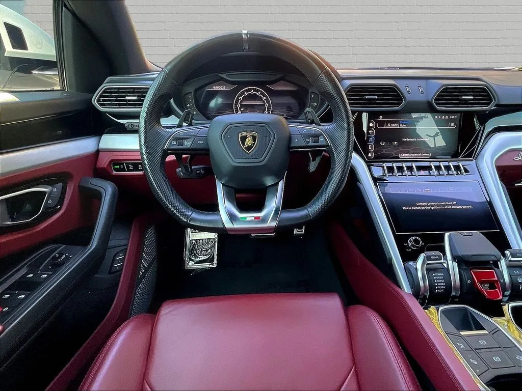 Lamborghini Urus photo 8