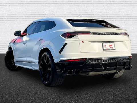 More photos of 2022 Lamborghini Urus at Gravity Autos Roswell, GA