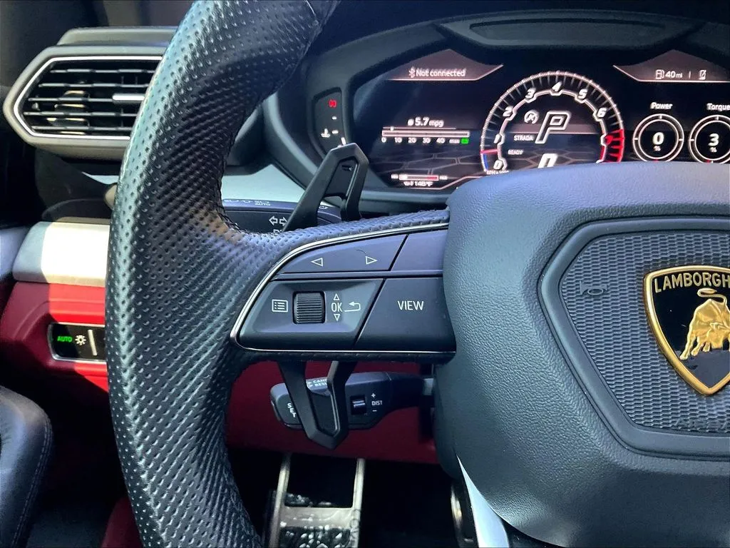 Lamborghini Urus photo 11