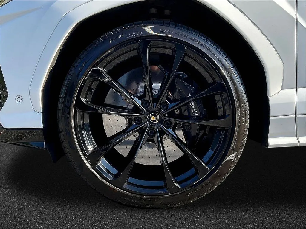Lamborghini Urus photo 28