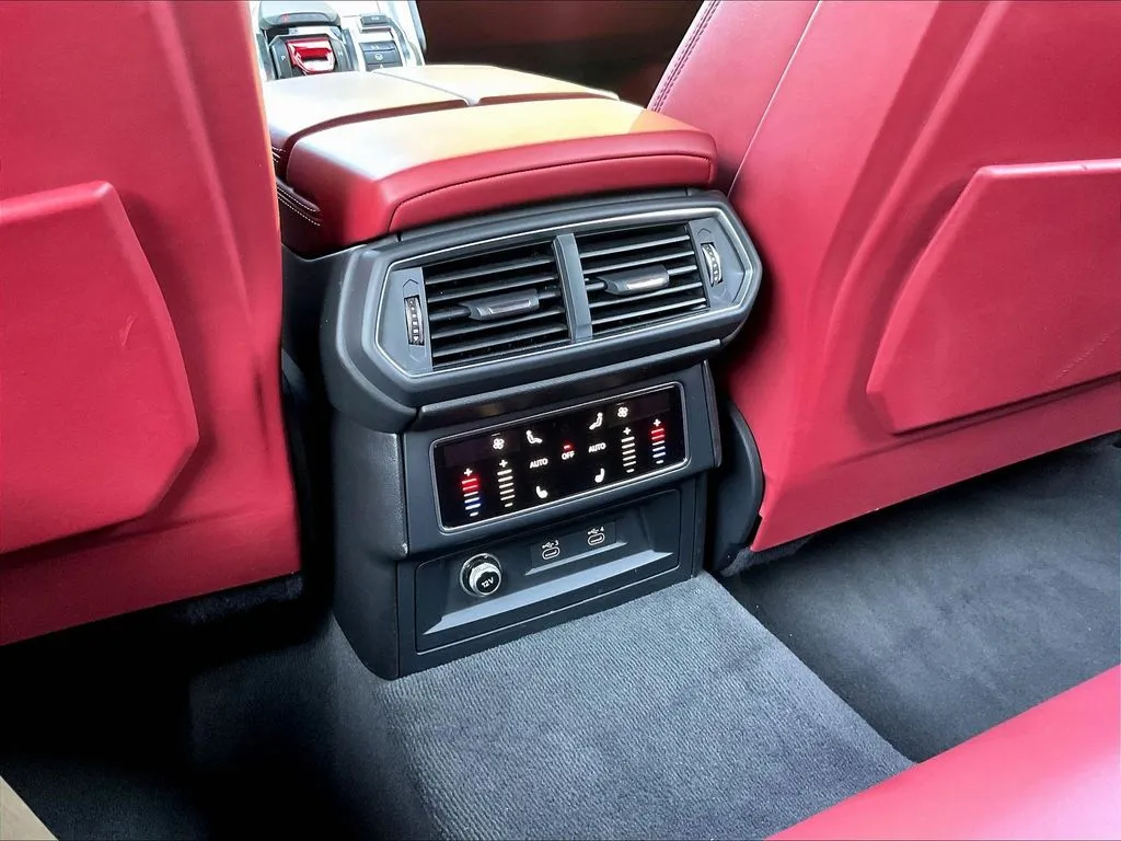 Lamborghini Urus photo 10