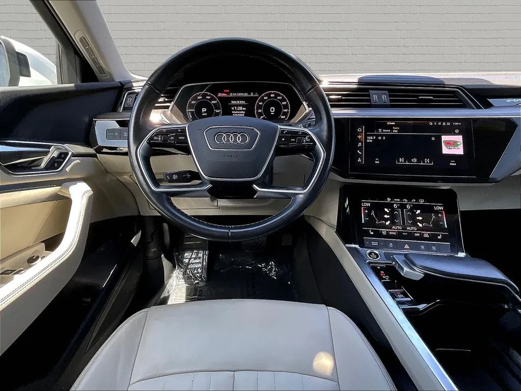 Audi Q8 e-tron photo 8
