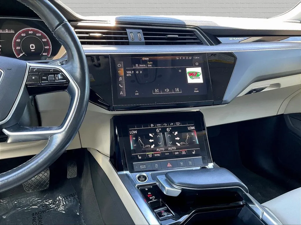 Audi Q8 e-tron photo 9