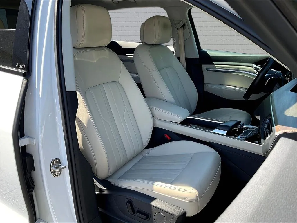 Audi Q8 e-tron photo 23