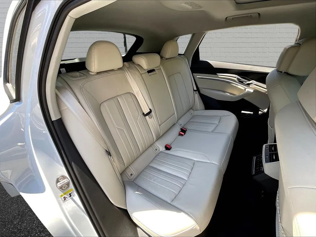 Audi Q8 e-tron photo 21