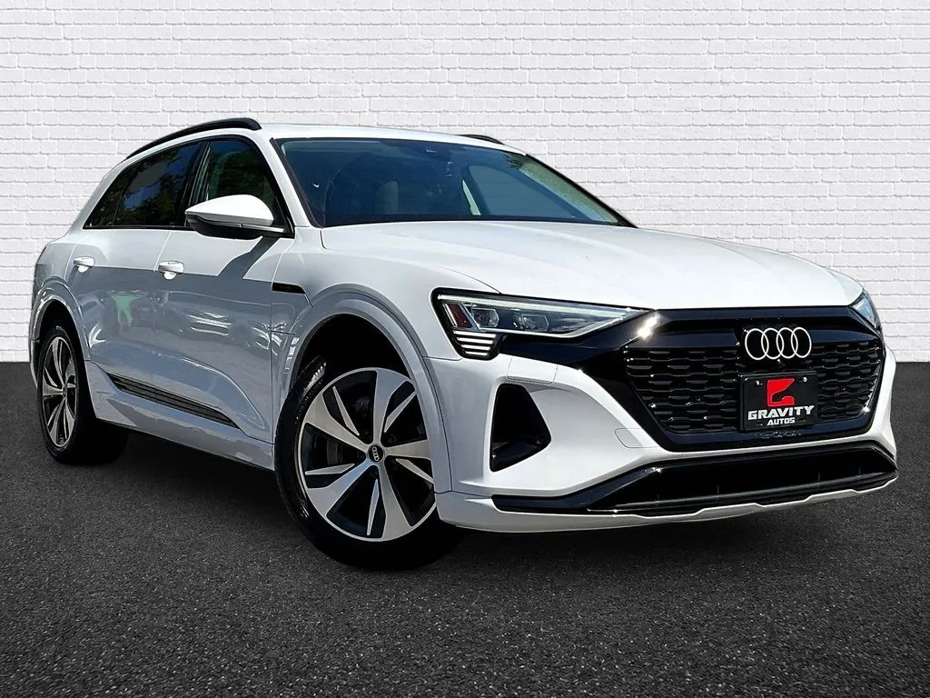 Audi Q8 e-tron photo 3