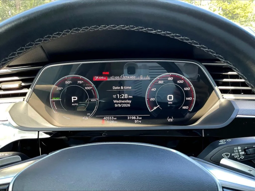 Audi Q8 e-tron photo 13