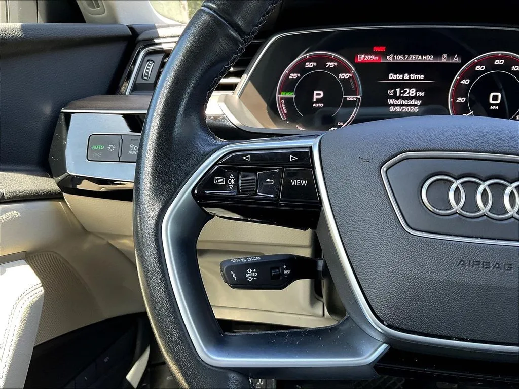 Audi Q8 e-tron photo 11