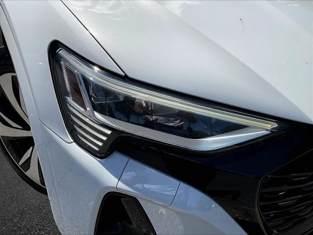 Audi Q8 e-tron photo 24