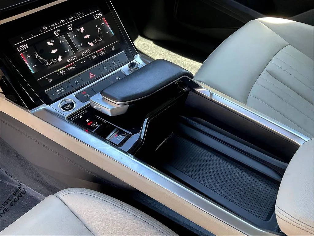 Audi Q8 e-tron photo 15