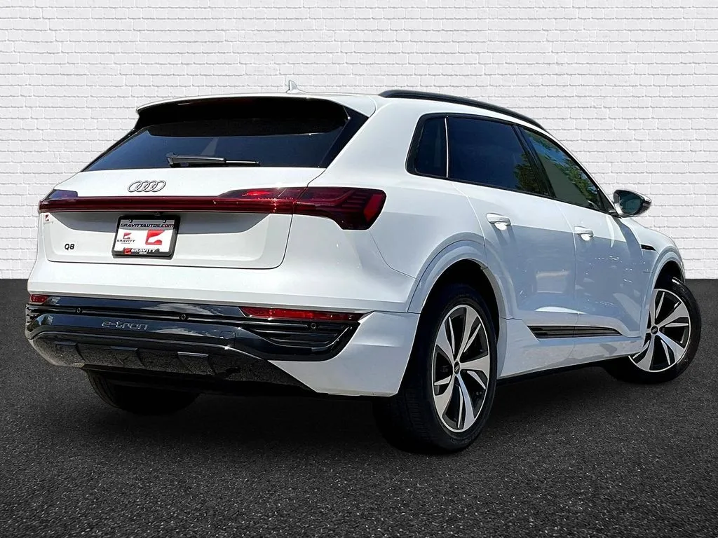 Audi Q8 e-tron photo 6