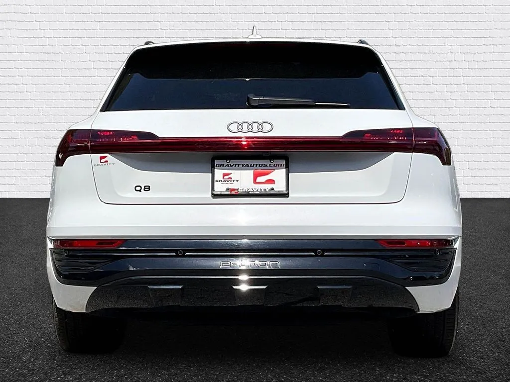 Audi Q8 e-tron photo 5