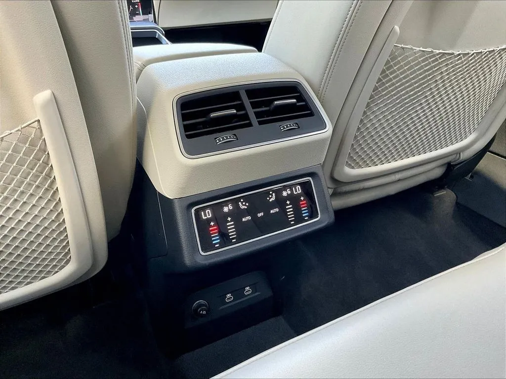 Audi Q8 e-tron photo 10