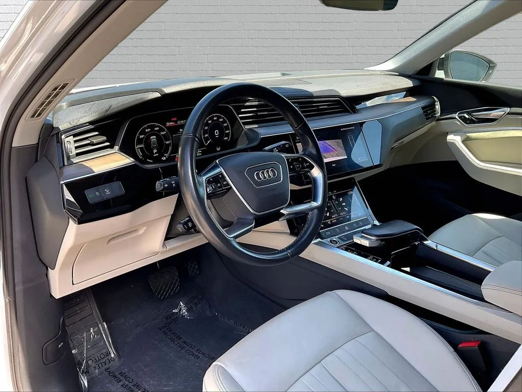 Audi Q8 e-tron photo 14