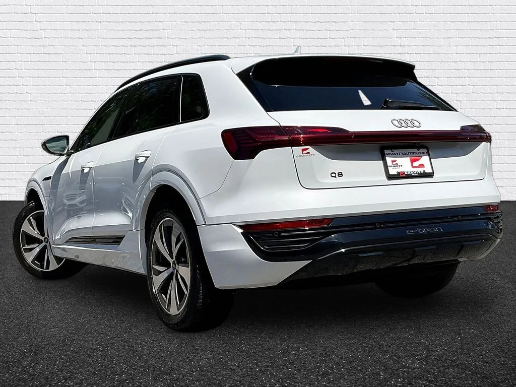 Audi Q8 e-tron photo 4