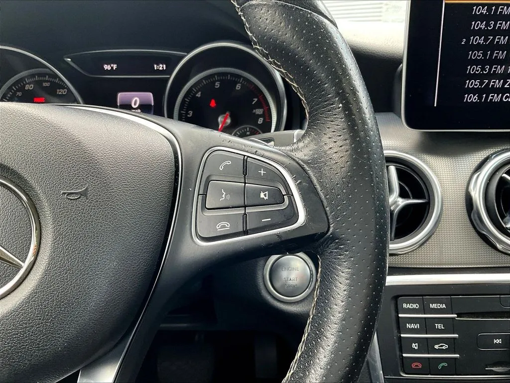 Mercedes-Benz GLA photo 10