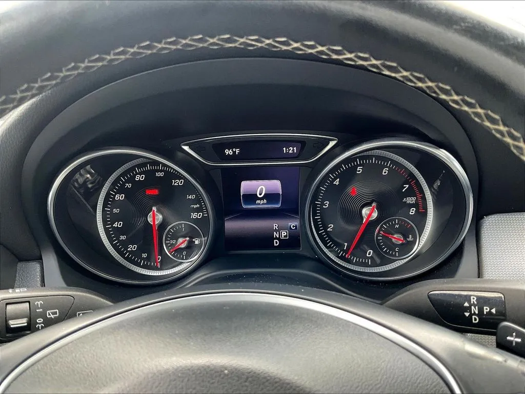 Mercedes-Benz GLA photo 11