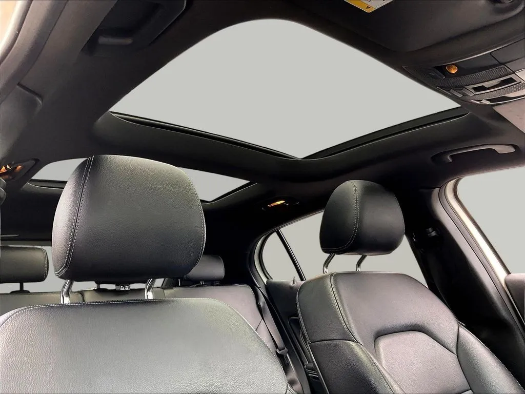 Mercedes-Benz GLA photo 21
