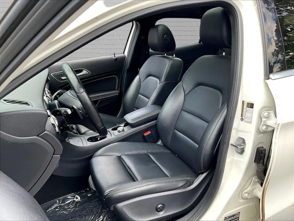 Mercedes-Benz GLA photo 16