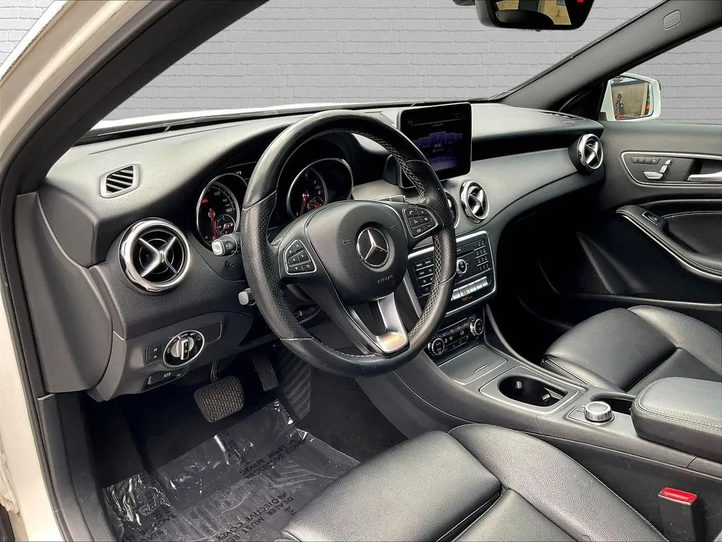 Mercedes-Benz GLA photo 13