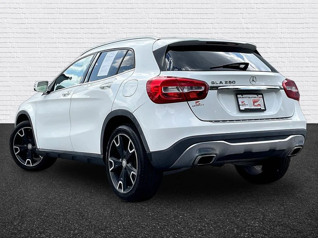 Mercedes-Benz GLA photo 4