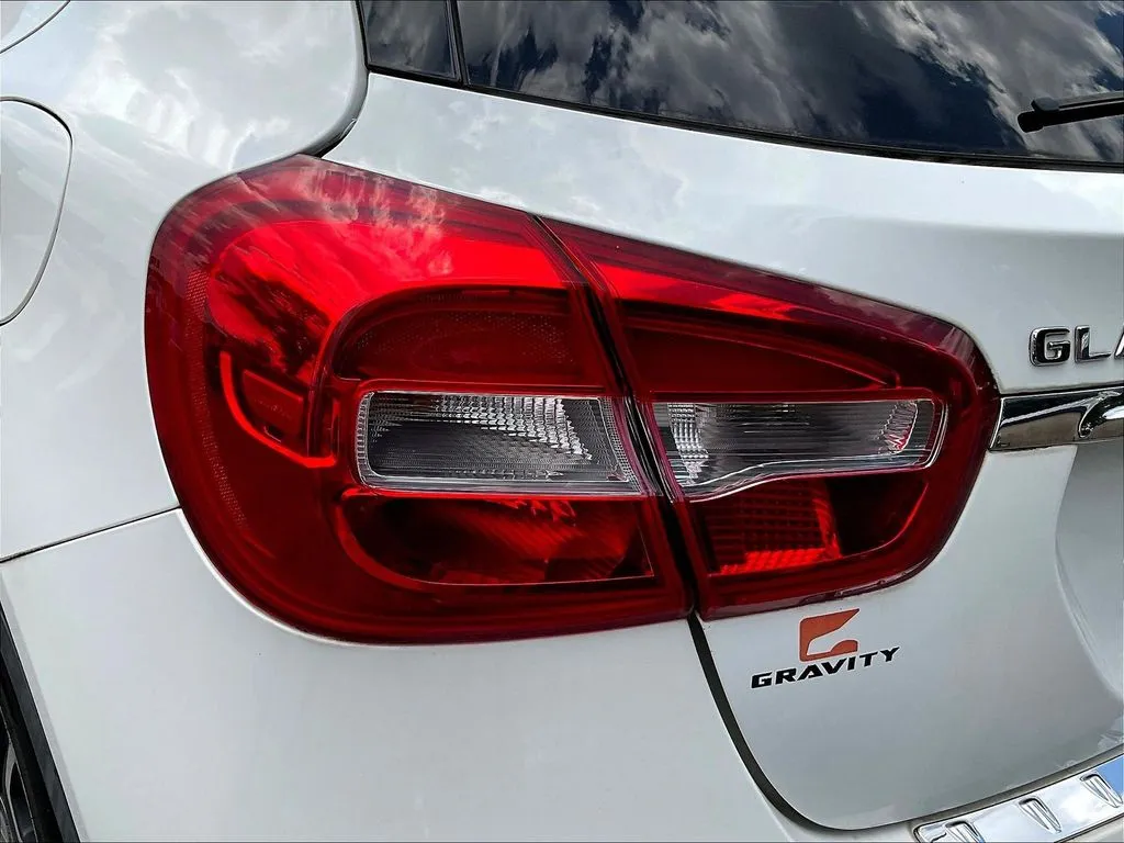 Mercedes-Benz GLA photo 18