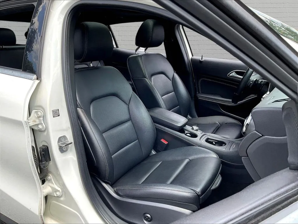 Mercedes-Benz GLA photo 23
