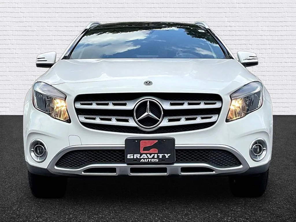 Mercedes-Benz GLA photo 2