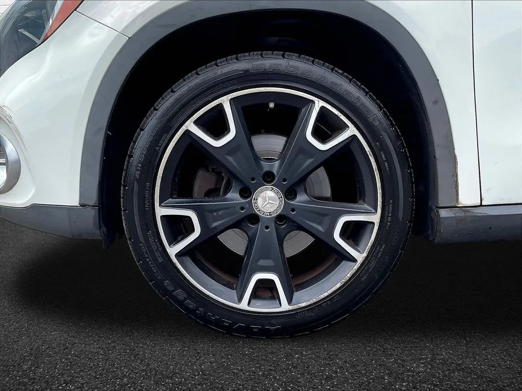 Mercedes-Benz GLA photo 25