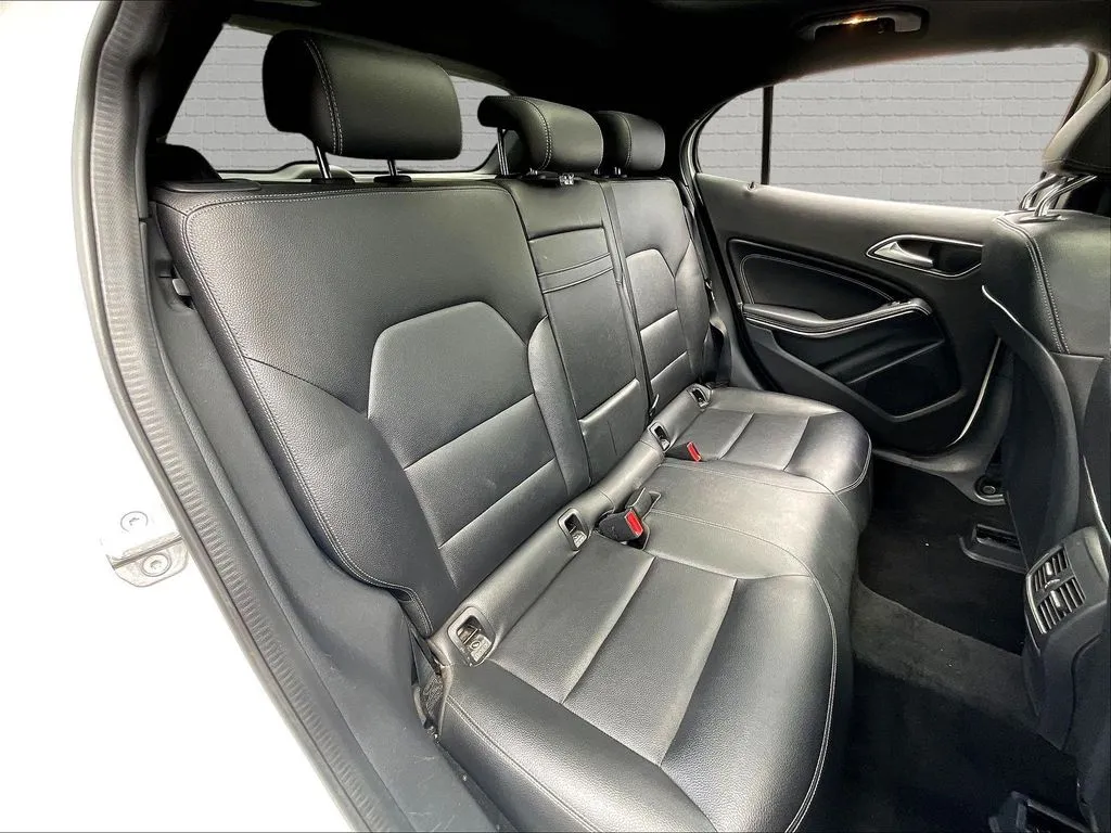 Mercedes-Benz GLA photo 19