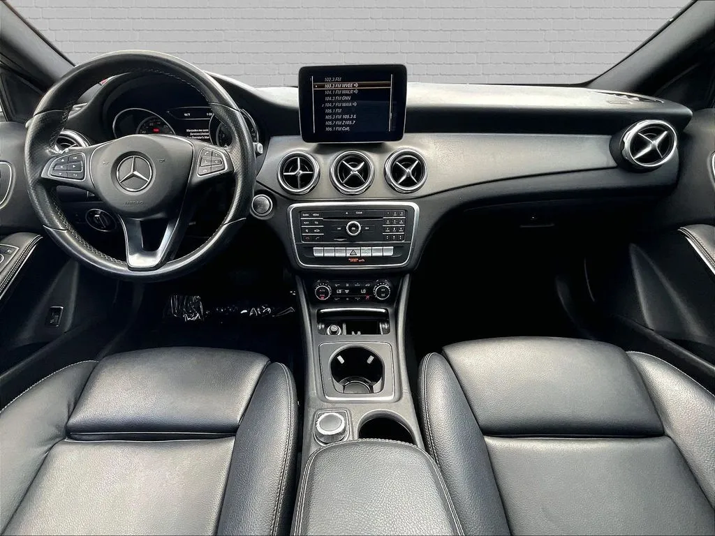 Mercedes-Benz GLA photo 6