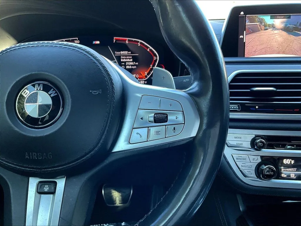 BMW 7 Series photo 11
