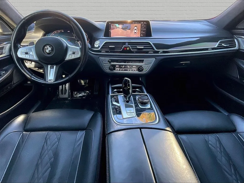 BMW 7 Series photo 7