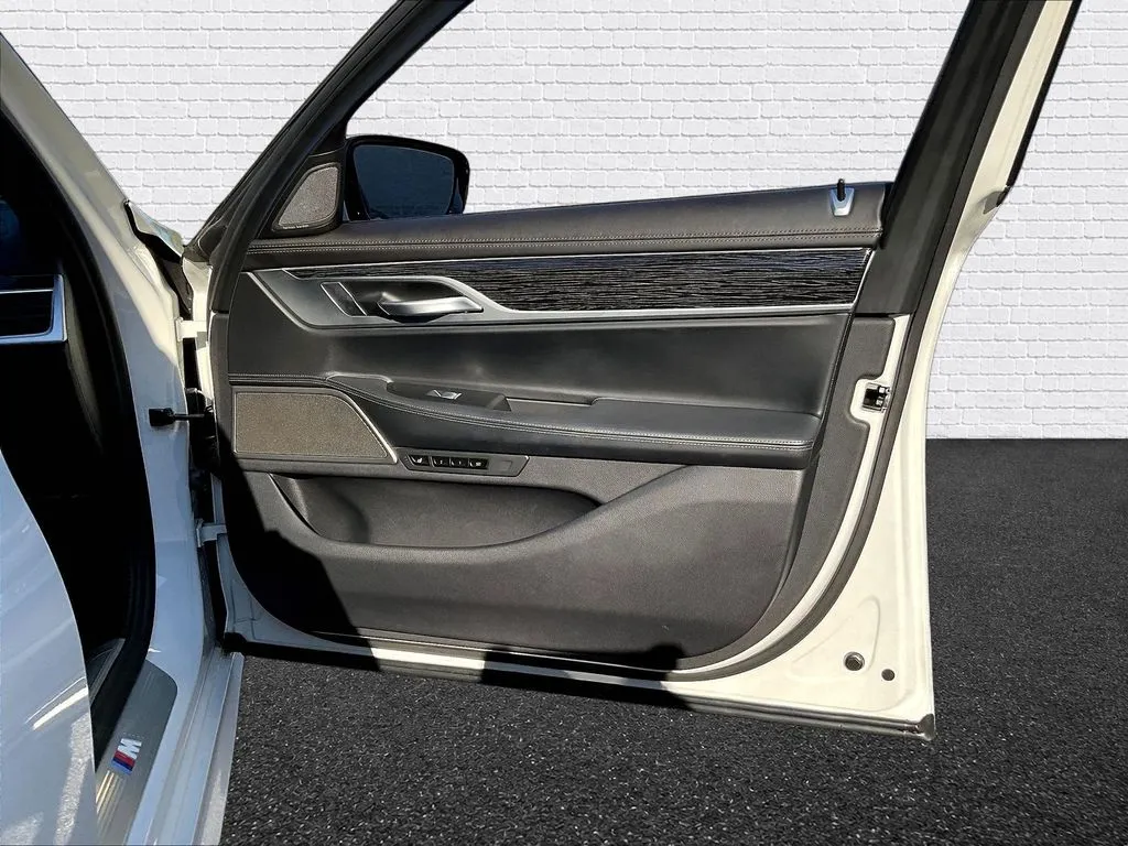 BMW 7 Series photo 20