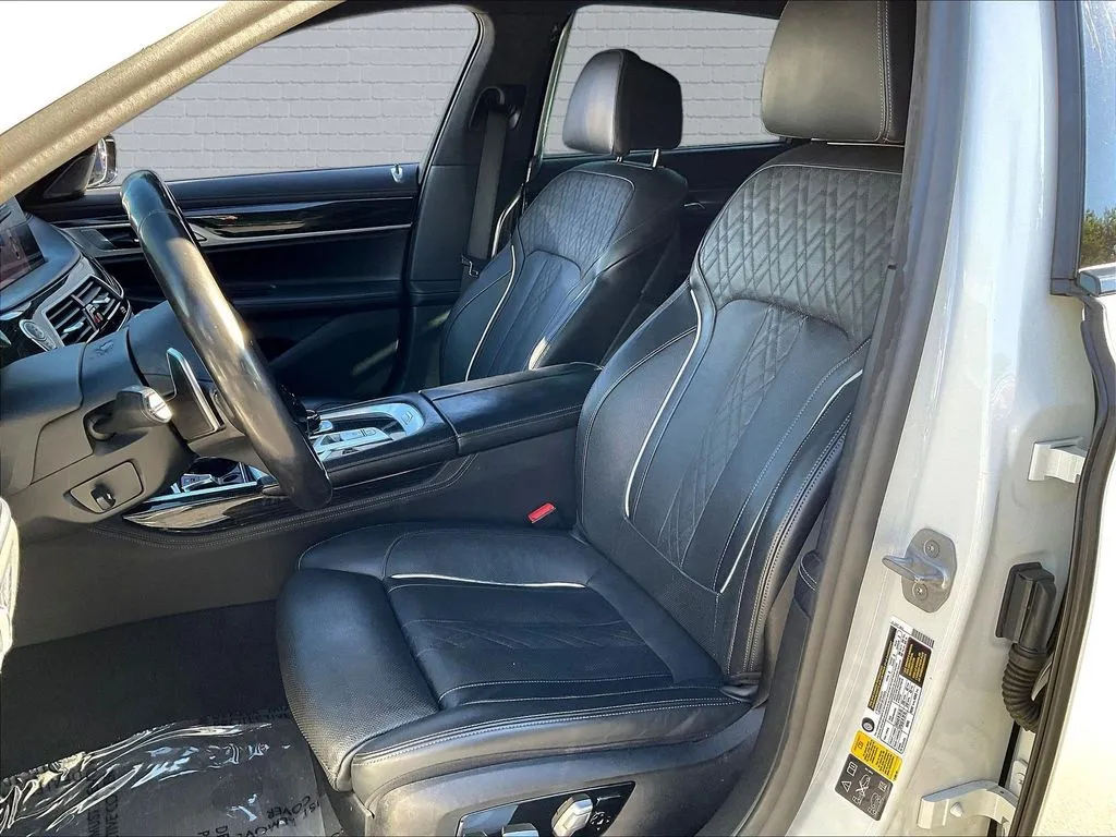 BMW 7 Series photo 16